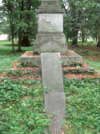 Neisse (poln. Nysa, Garnisonsfriedhof), Foto © 2009 Karl Müller