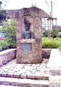 Ottenstein (Korfes-Denkmal), Foto © 2009 Georg Baumann