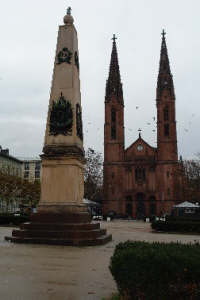 Wiesbaden (Luisenplatz, Waterloodenkmal), Foto © 2009 Christian Maaß