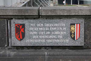 Linz (Nibelungenbrücke), Foto © 2010 W. Leskovar