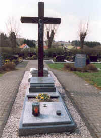 Elkenroth (Friedhof), Foto © 2001 Gerd Bäumer