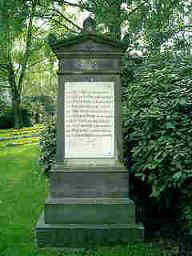 Hamburg-Ohlsdorf (Friedhof – Mittelallee), Foto © Olof v. Randow