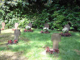 Korschenbroich (Waldfriedhof), Foto © 2006 Manfred Kels