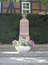 Gefallenendenkmal Netze, Foto © Peter Dege, Hildesheim, 2004-08-09
