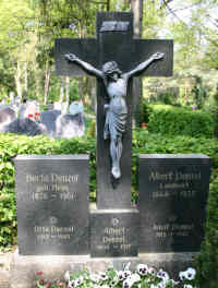 Singen-Hohentwiel (Waldfriedhof: Einzelgräber), Foto © 2006 W. Leskovar