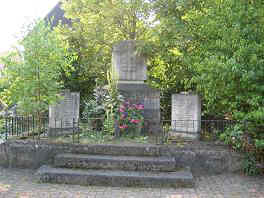 Gefallenendenkmal Westfeld, Foto © Peter Dege, Hildesheim, 2004-07-31